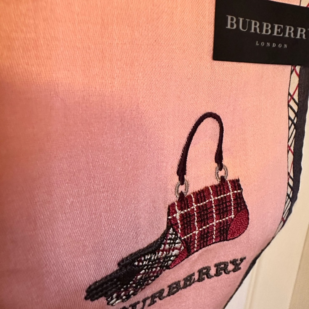 NWOTđź–¤Burberry Scarf Pink/Black - Picture 2 of 11